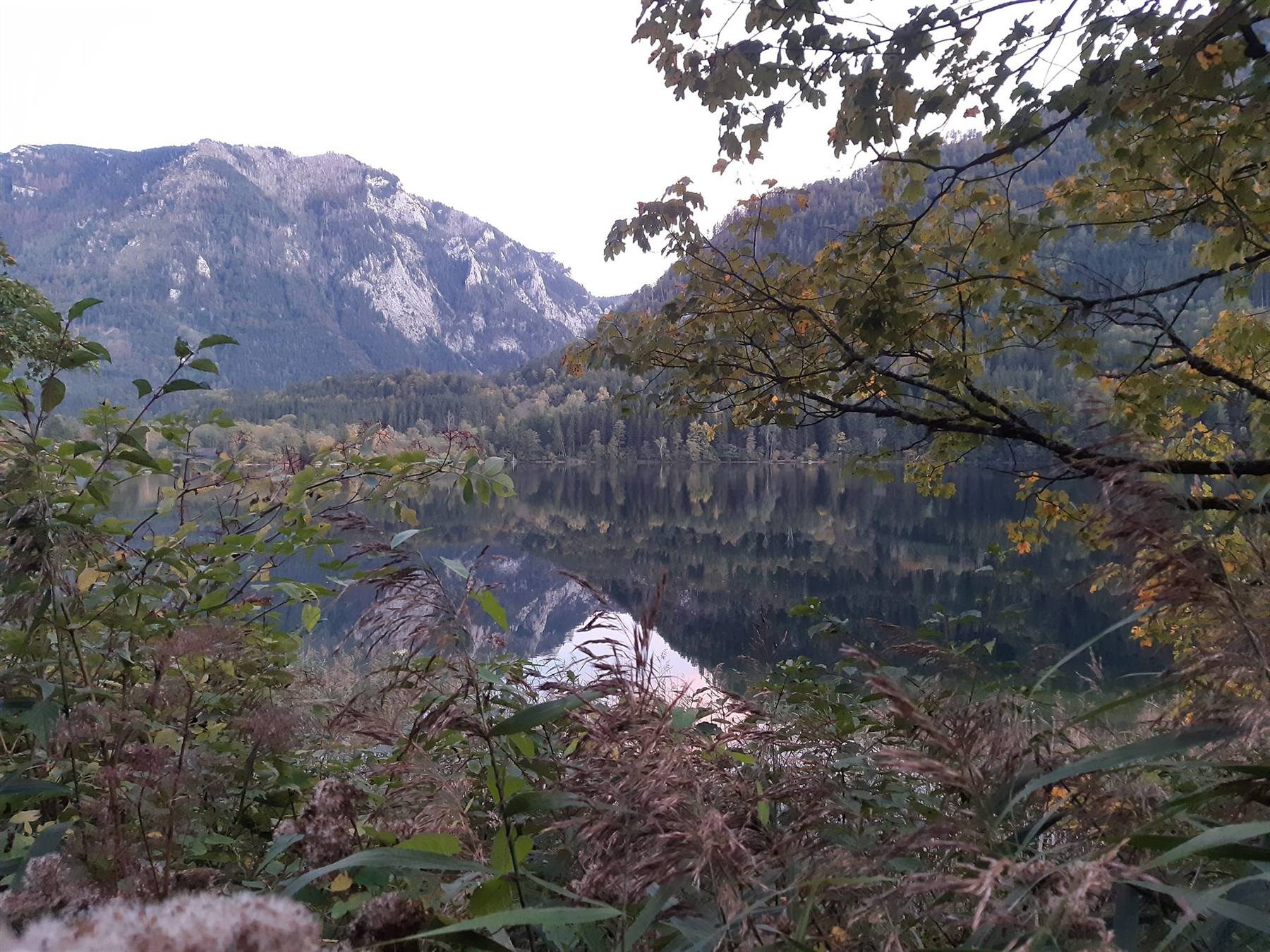 Bergsee am Abend im Wildnisgebiet